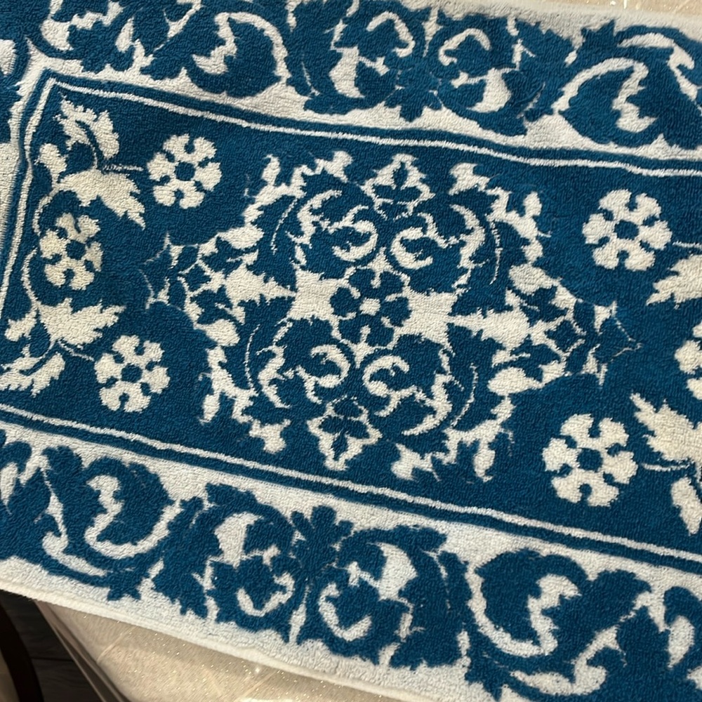 Set of 2 vintage hand towels